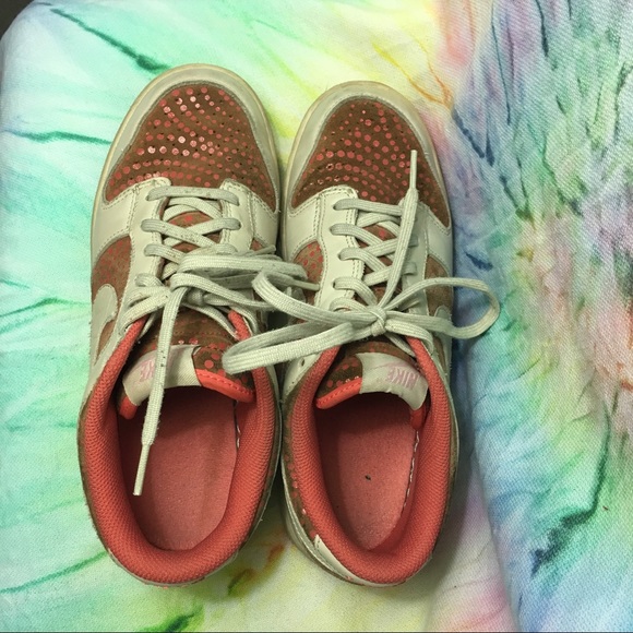 Nike low dunks. Sz 8.5 - Picture 2 of 4
